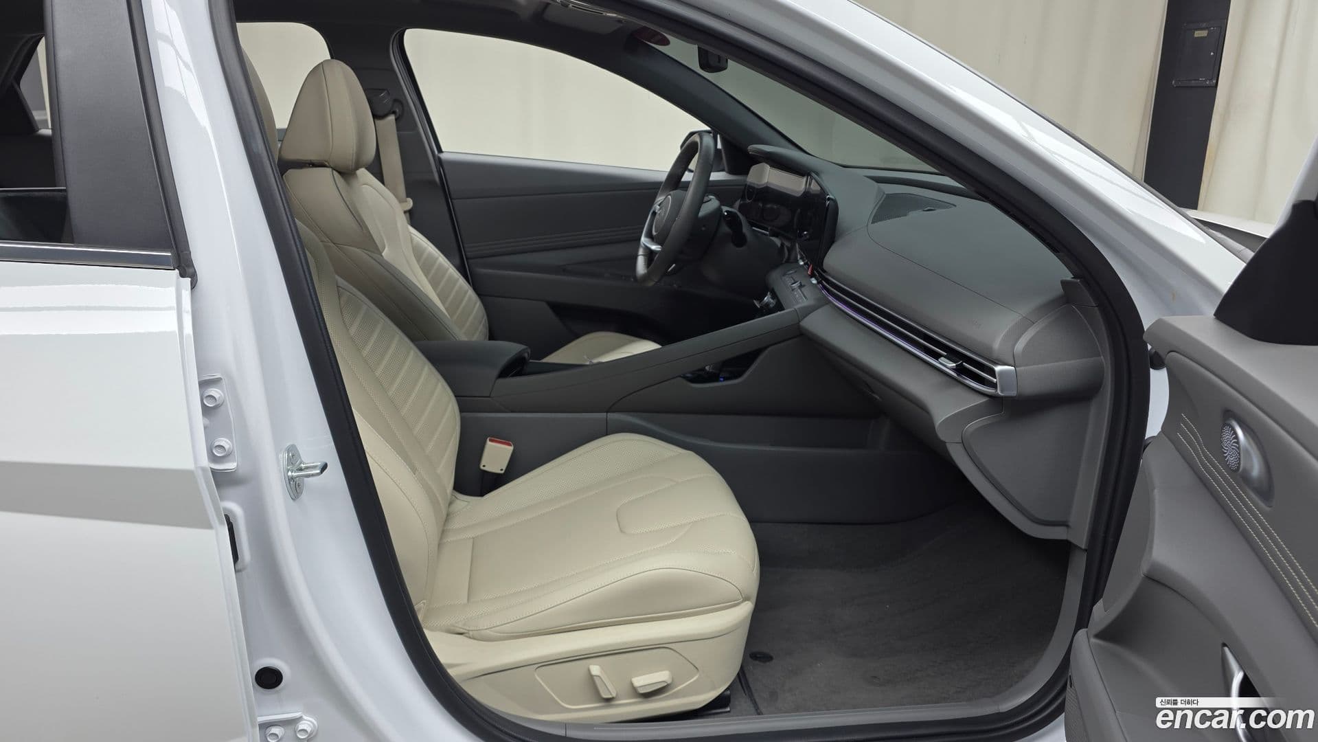 Main__Slider__Photo:AVANTE Hyundai 2024.3-10