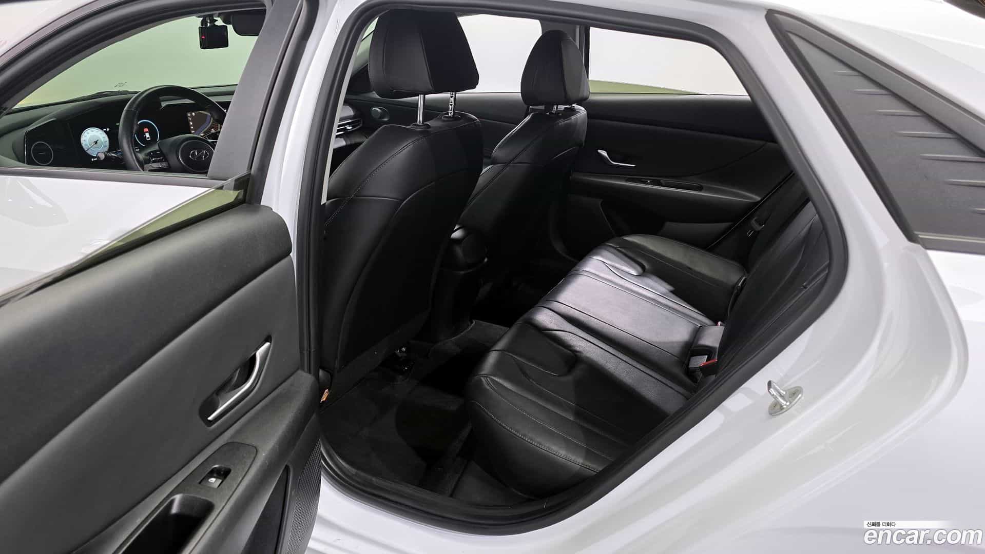 AVANTE Hyundai 2022.8-OPTION-015