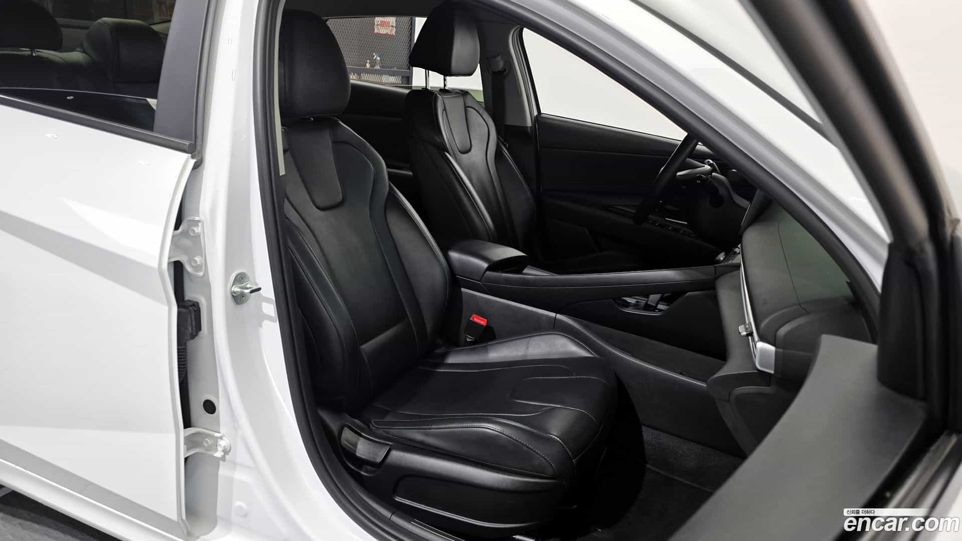 AVANTE Hyundai 2022.8-OPTION-016