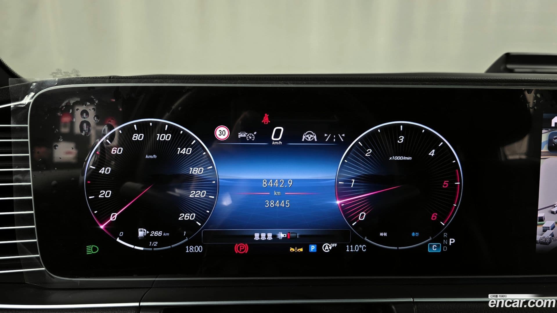 Main__Slider__Photo:GLE-Class Mercedes-Benz 2023.11-7