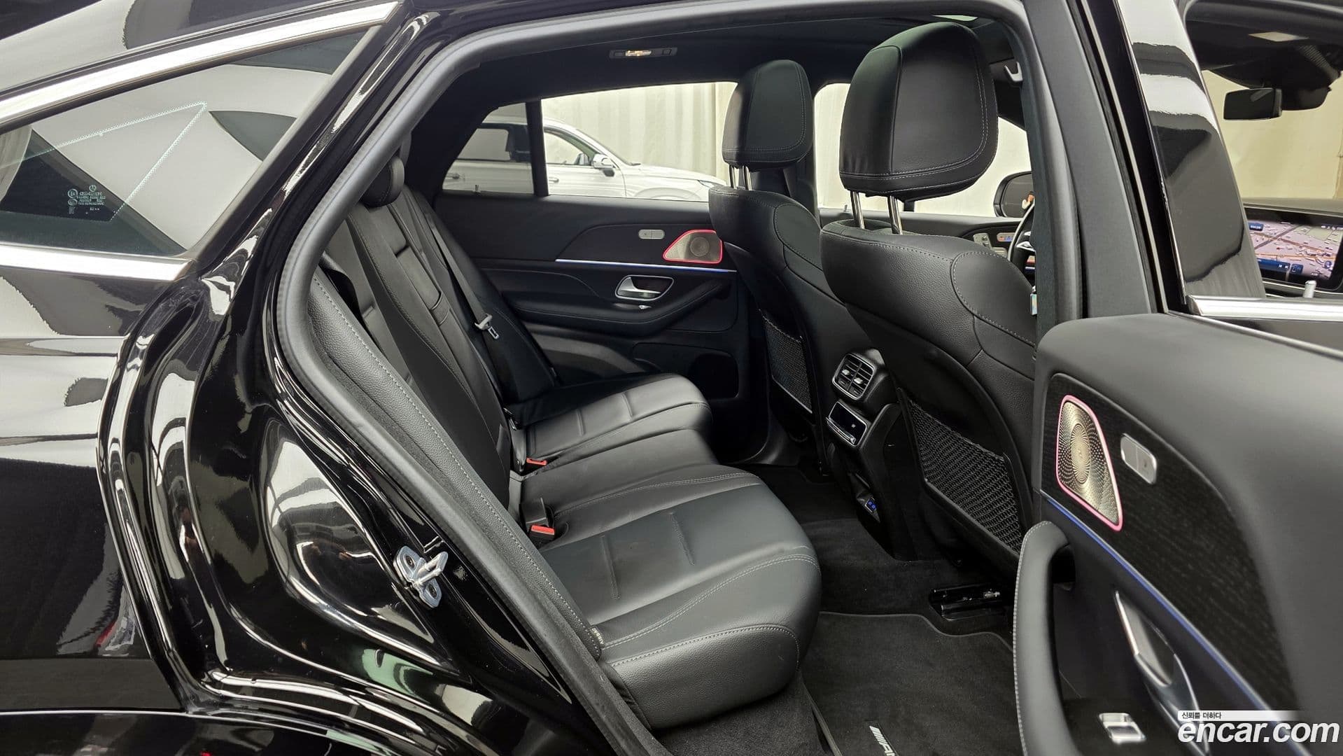 Main__Slider__Photo:GLE-Class Mercedes-Benz 2023.11-11