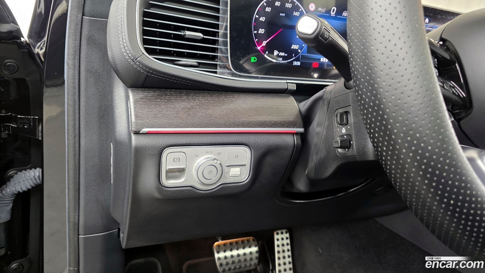 Main__Slider__Photo:GLE-Class Mercedes-Benz 2023.11-15