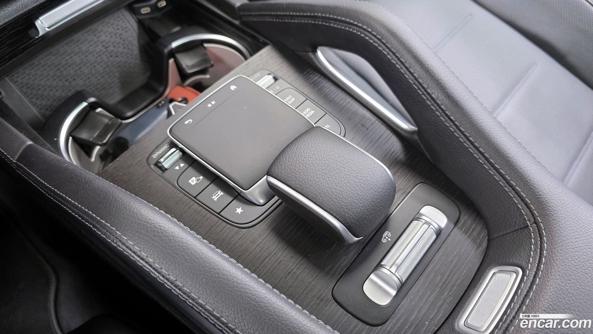 Main__Slider__Photo:GLE-Class Mercedes-Benz 2023.11-27