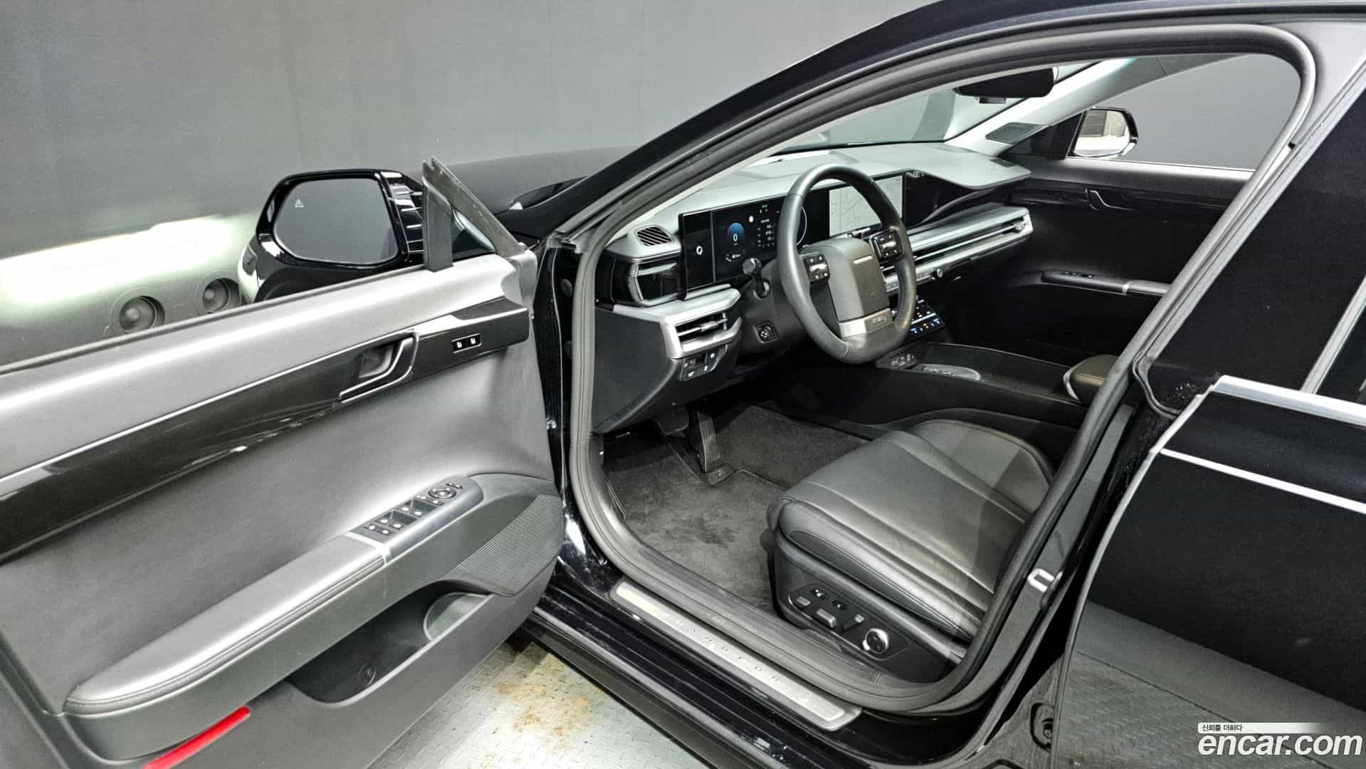Grandeur Hyundai 2023.1-INNER-010