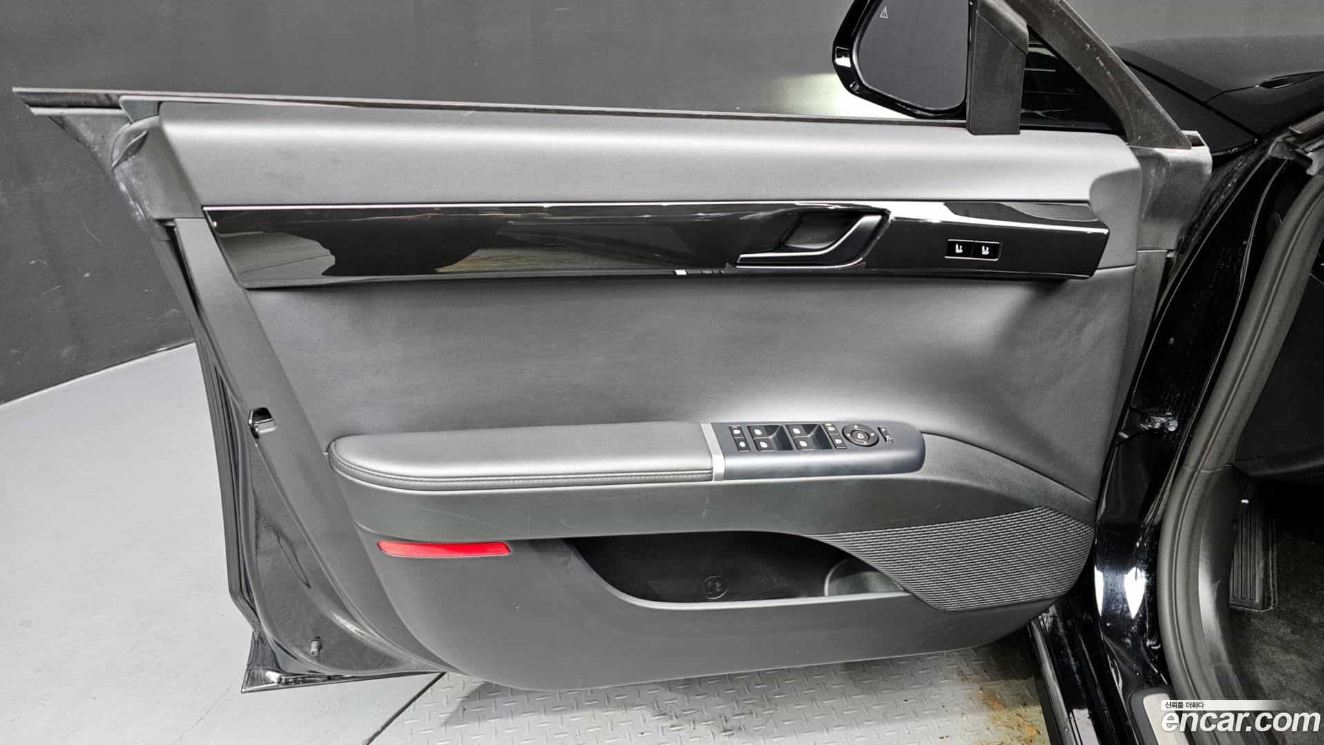 Grandeur Hyundai 2023.1-INNER-034