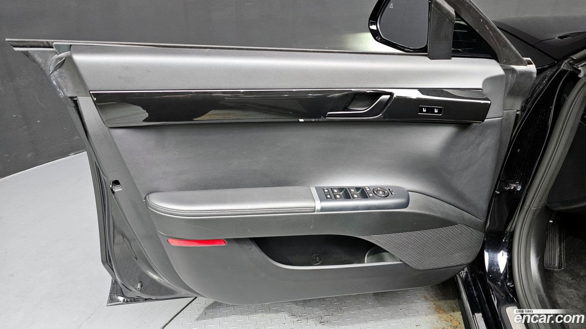 Main__Slider__Photo:Grandeur Hyundai 2023.1-23