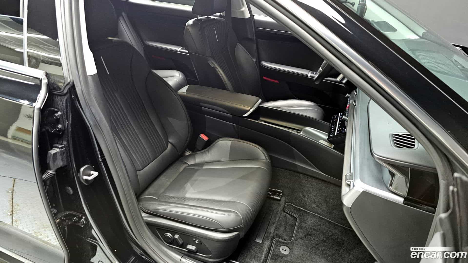 Grandeur Hyundai 2023.1-INNER-036