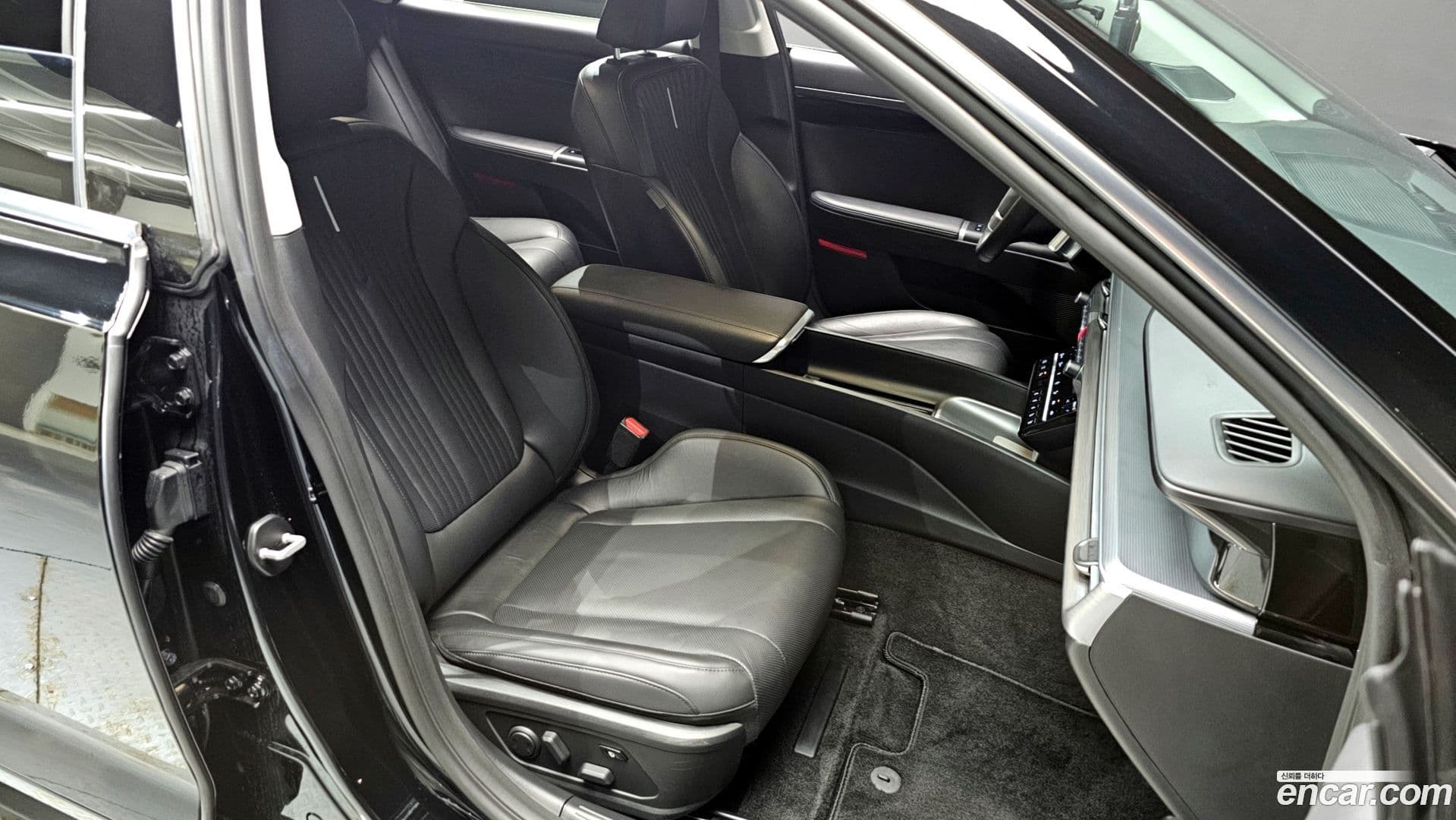 Main__Slider__Photo:Grandeur Hyundai 2023.1-25
