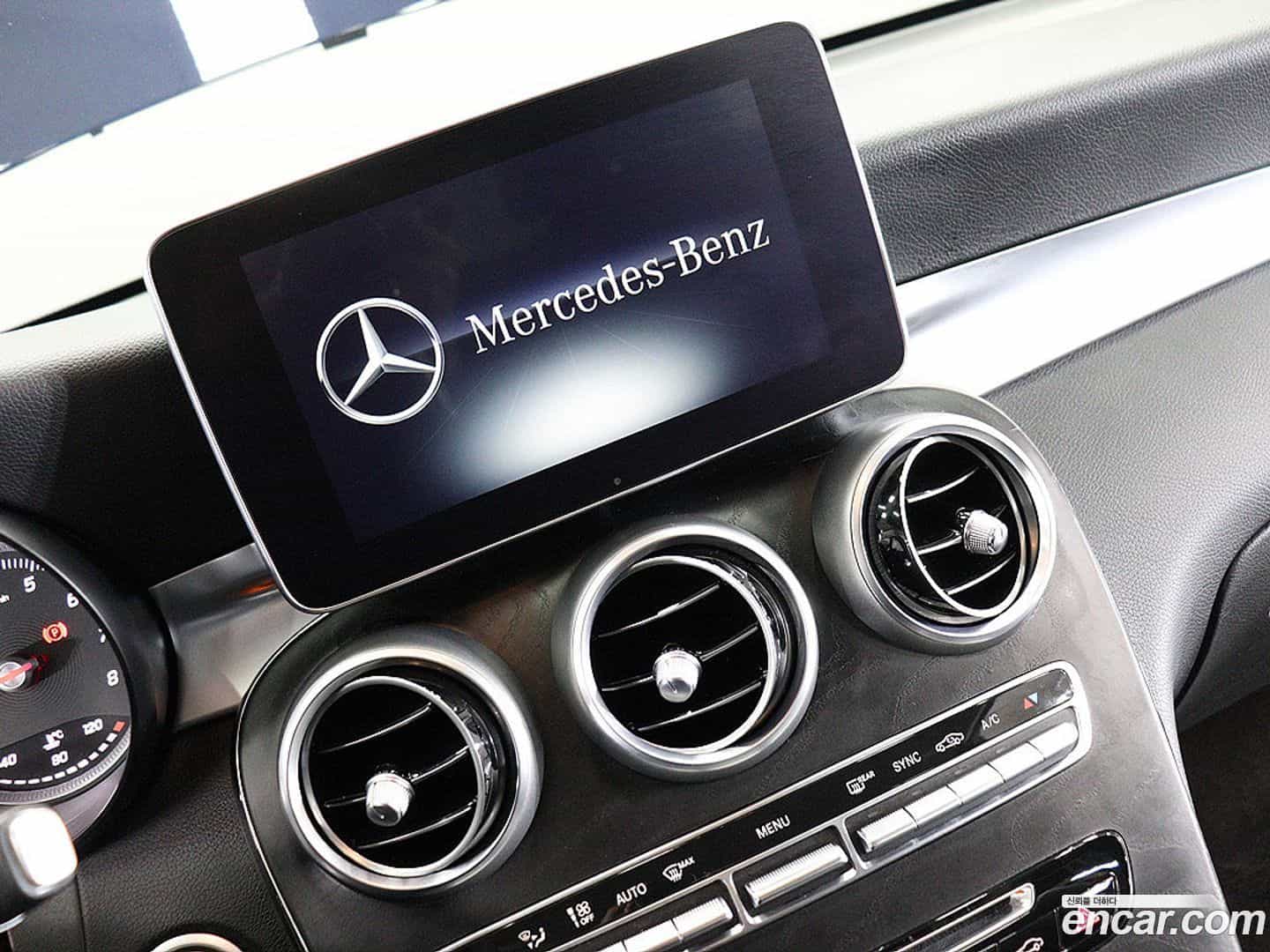 GLC-Class Mercedes-Benz 2019.8-INNER-008