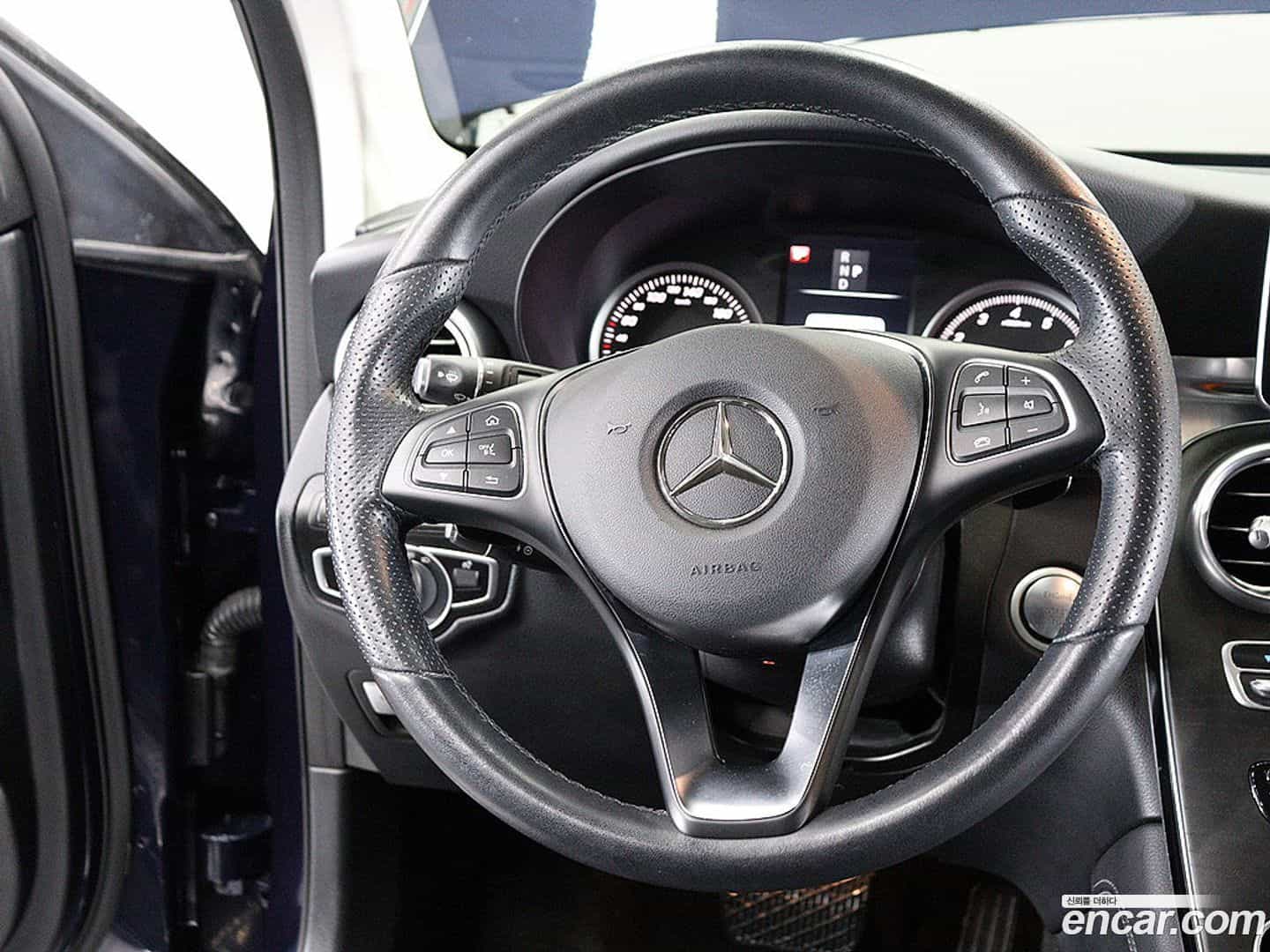 GLC-Class Mercedes-Benz 2019.8-OPTION-019