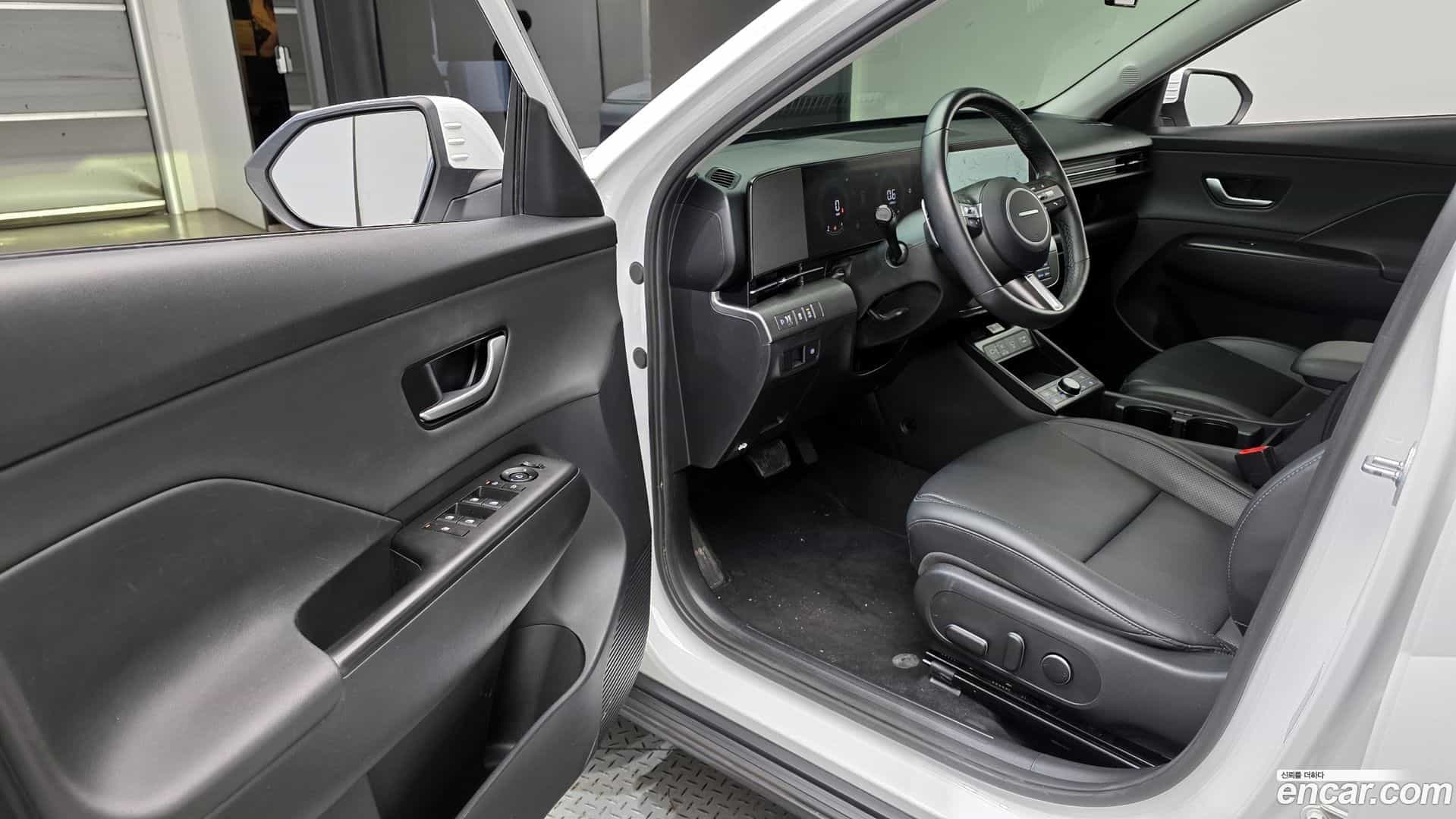 Kona Hyundai 2023.8-INNER-010