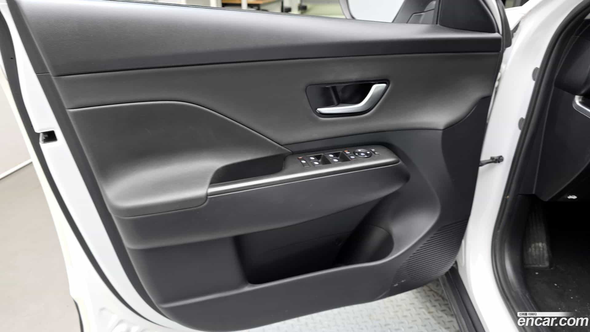 Kona Hyundai 2023.8-INNER-034