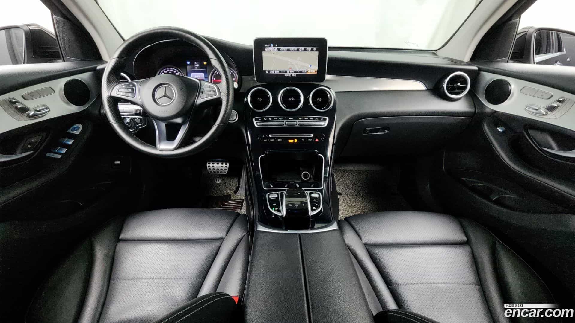 GLC-Class Mercedes-Benz 2018.4-INNER-007