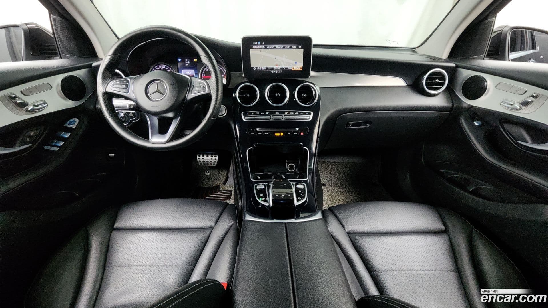 Main__Slider__Photo:GLC-Class Mercedes-Benz 2018.4-6
