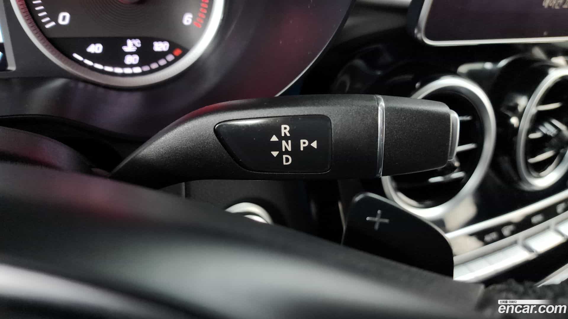 GLC-Class Mercedes-Benz 2018.4-INNER-009