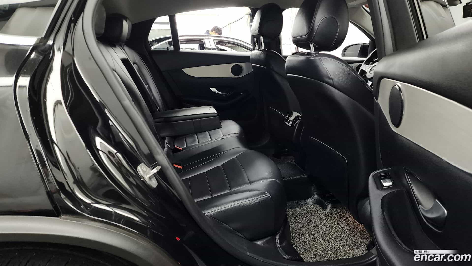 GLC-Class Mercedes-Benz 2018.4-OPTION-015