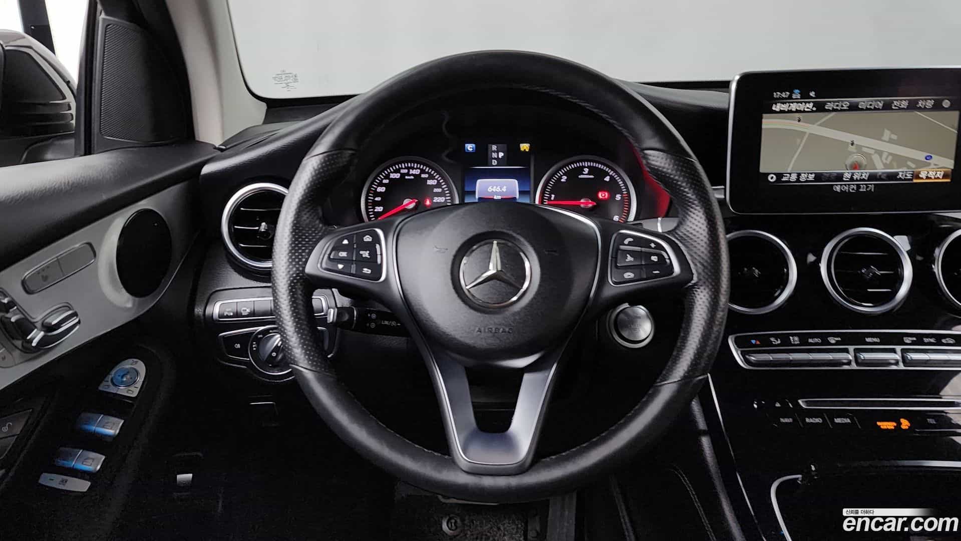 GLC-Class Mercedes-Benz 2018.4-OPTION-017