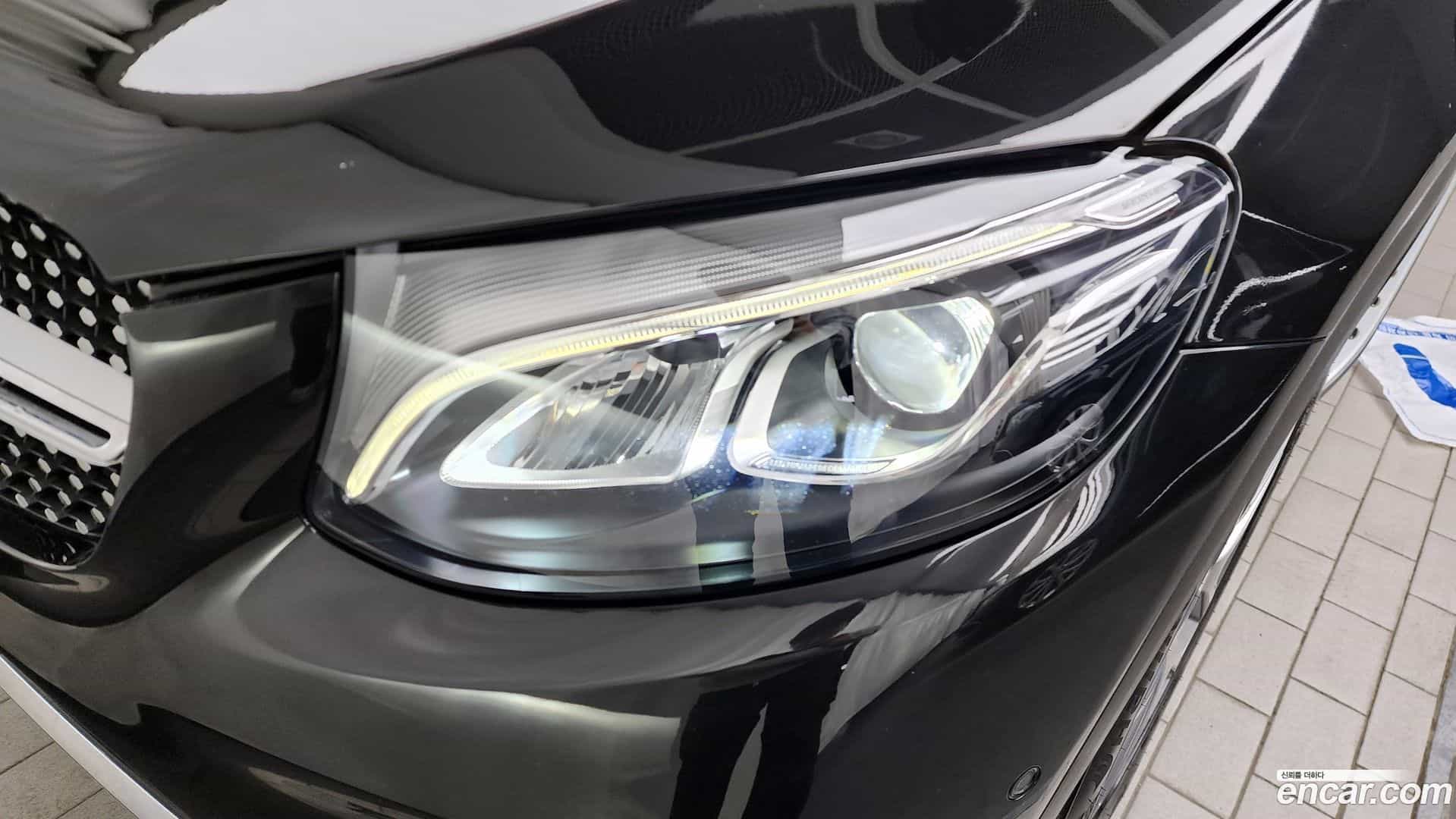 GLC-Class Mercedes-Benz 2018.4-OUTER-032
