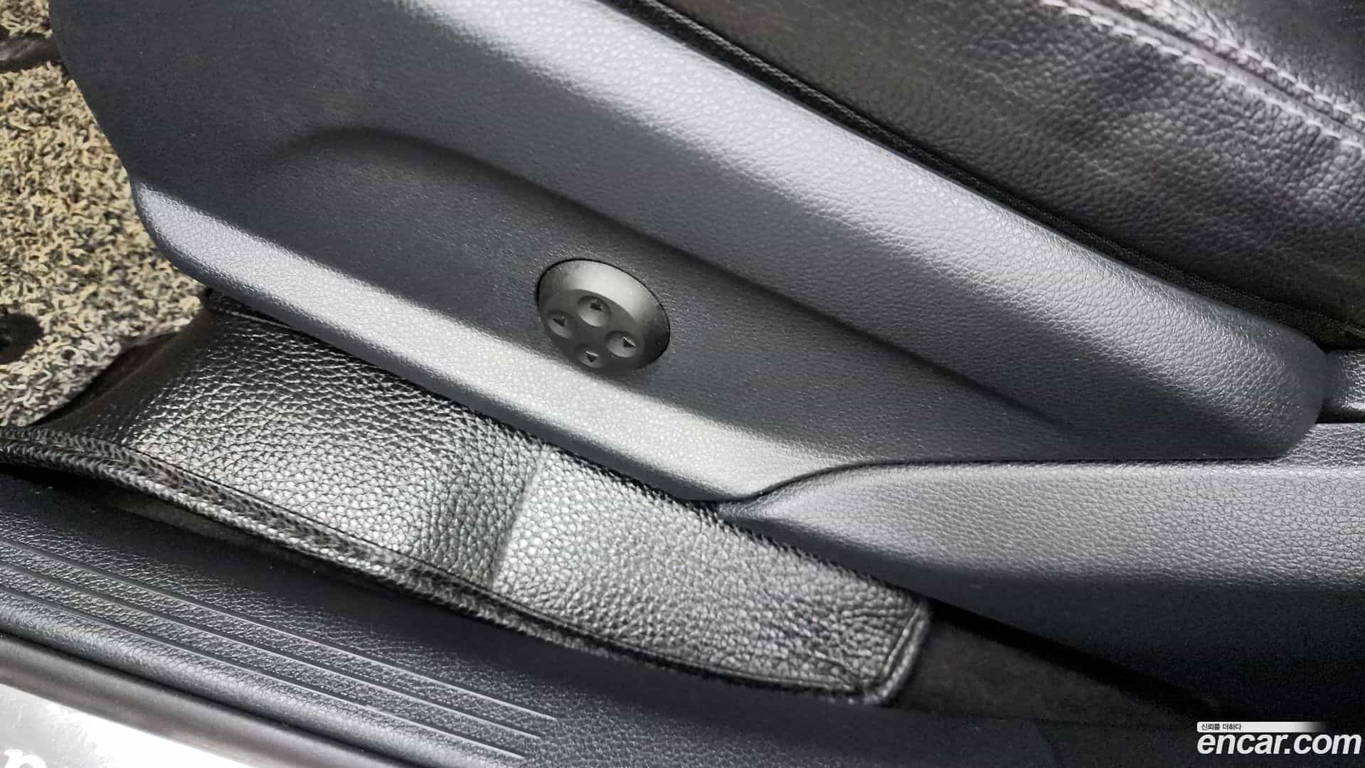 GLC-Class Mercedes-Benz 2018.4-OPTION-043