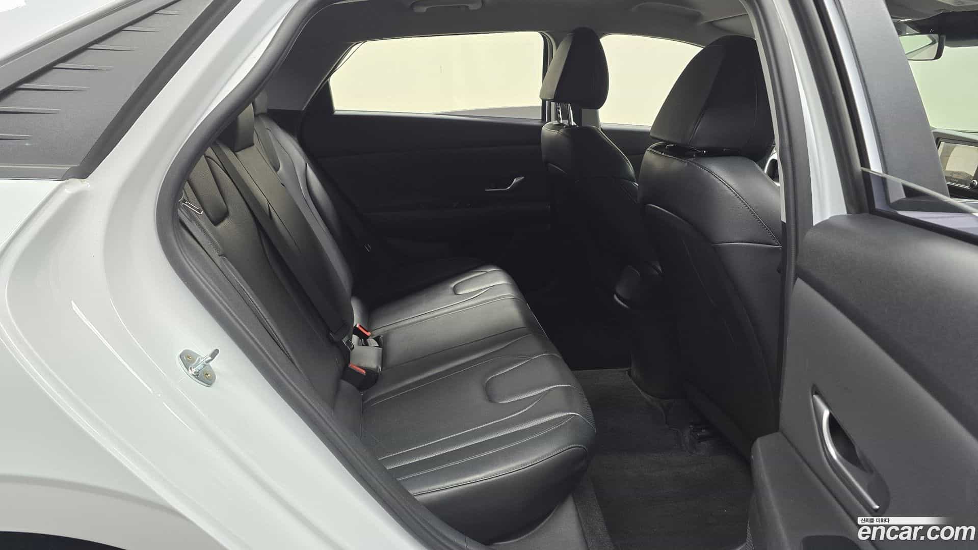 AVANTE Hyundai 2021.3-OPTION-016