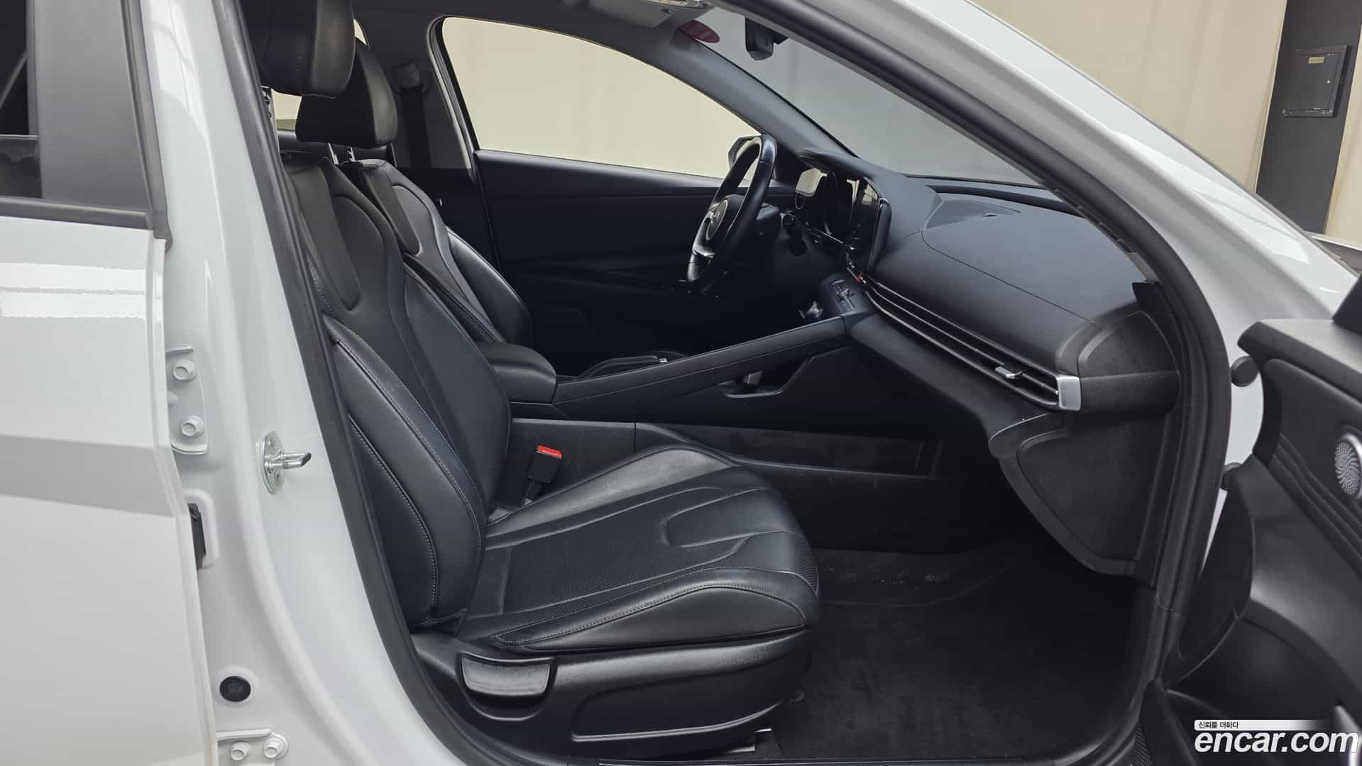AVANTE Hyundai 2021.9-OPTION-015