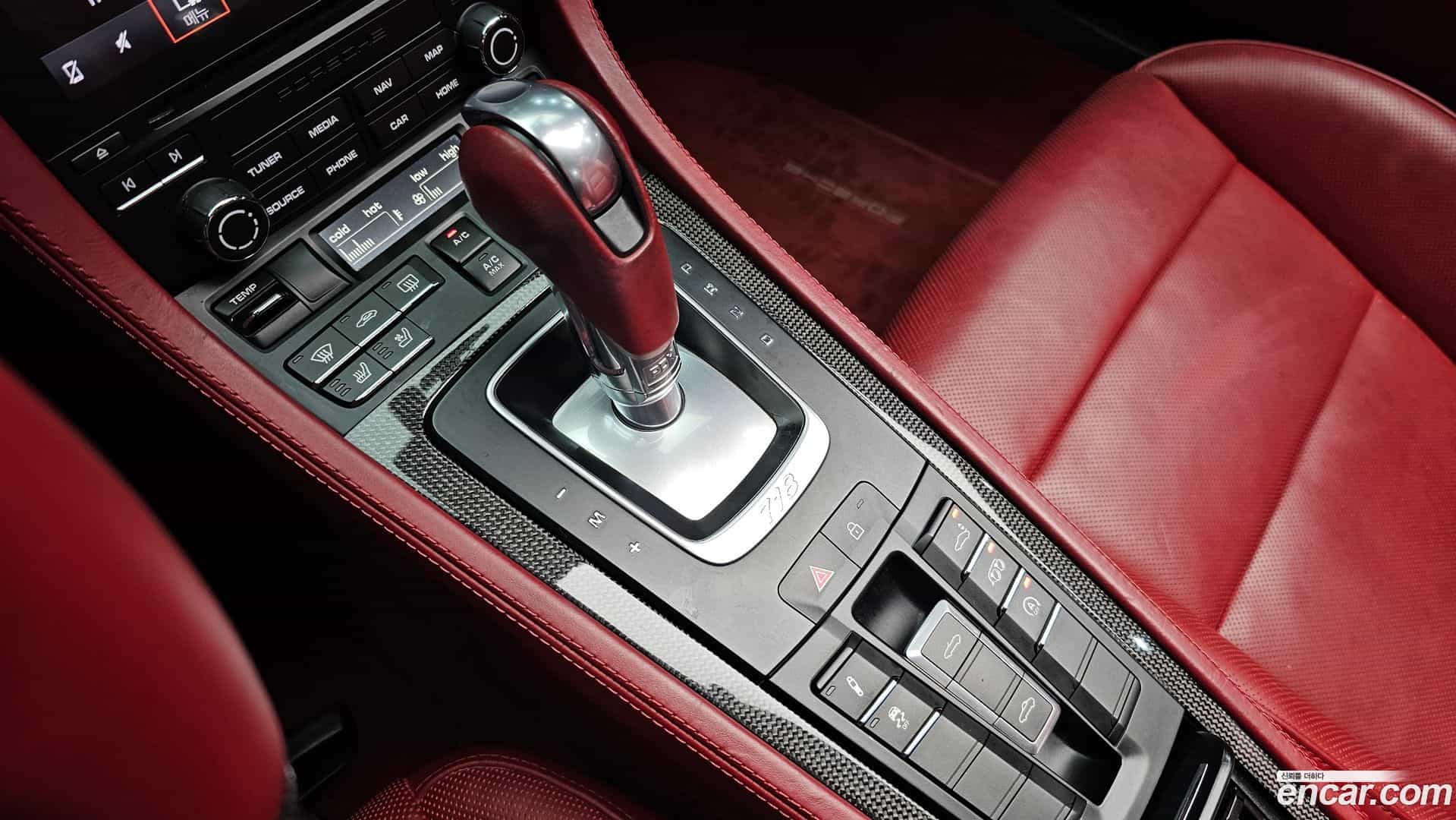 718 Porsche 2019.5-INNER-009