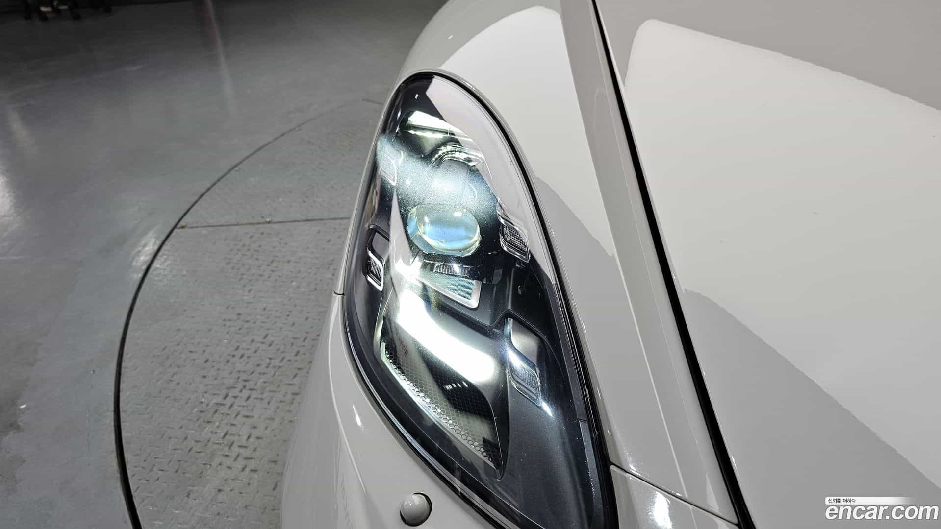 718 Porsche 2019.5-OUTER-032