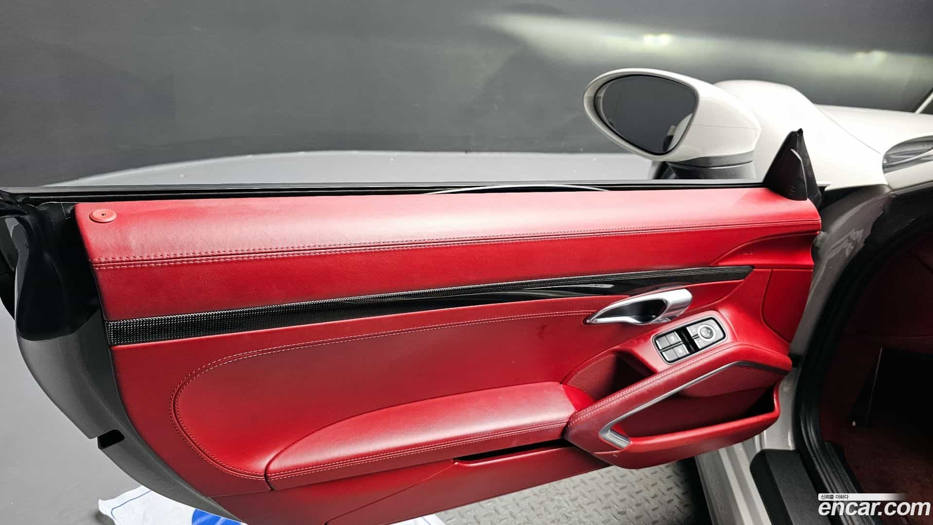 718 Porsche 2019.5-INNER-034