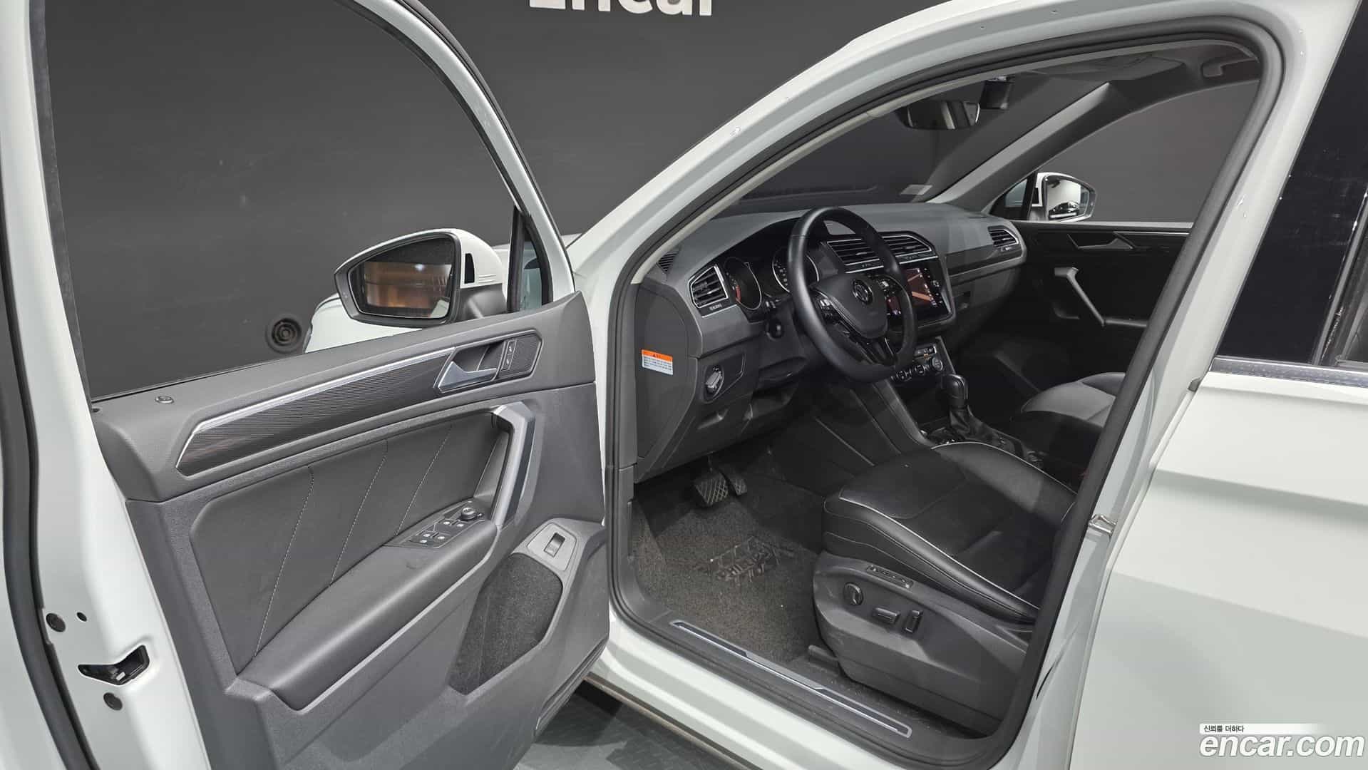 Tiguan Volkswagen 2020.3-INNER-010