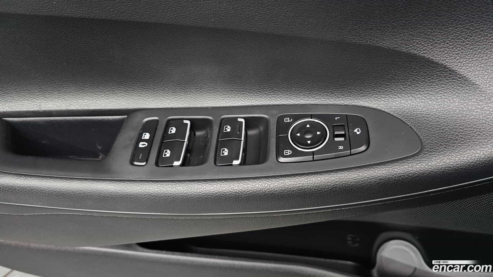 Grandeur Hyundai 2021.1-OPTION-040
