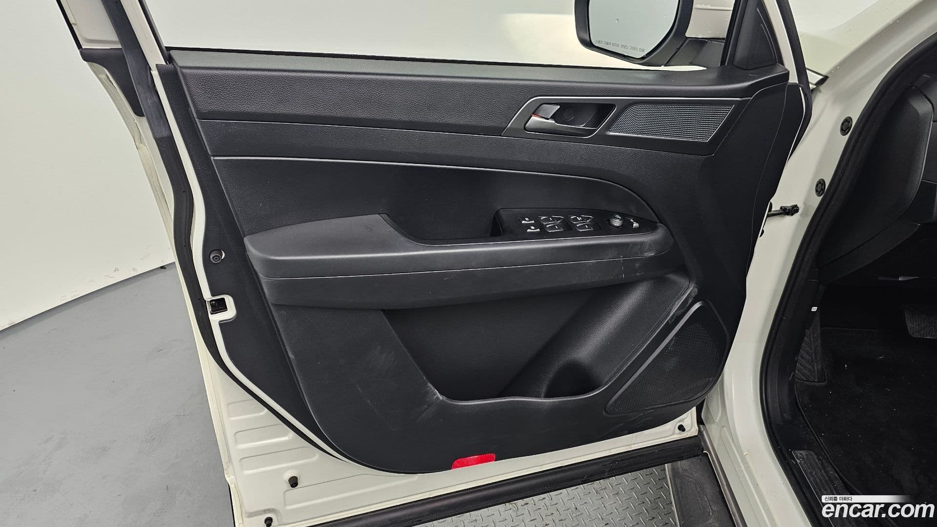 Main__Slider__Photo:Rexton KG Mobility 2021.10-23