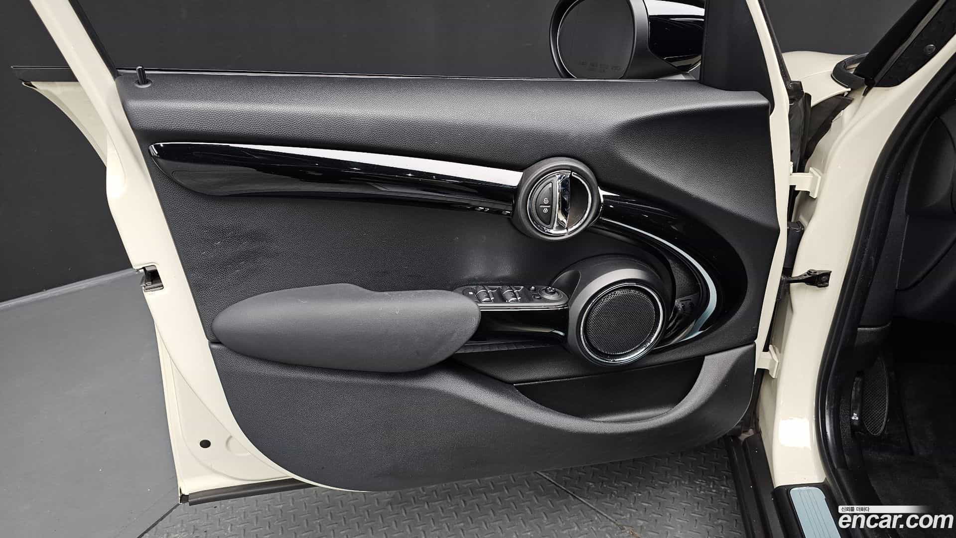 Cooper Mini 2020.1-INNER-034