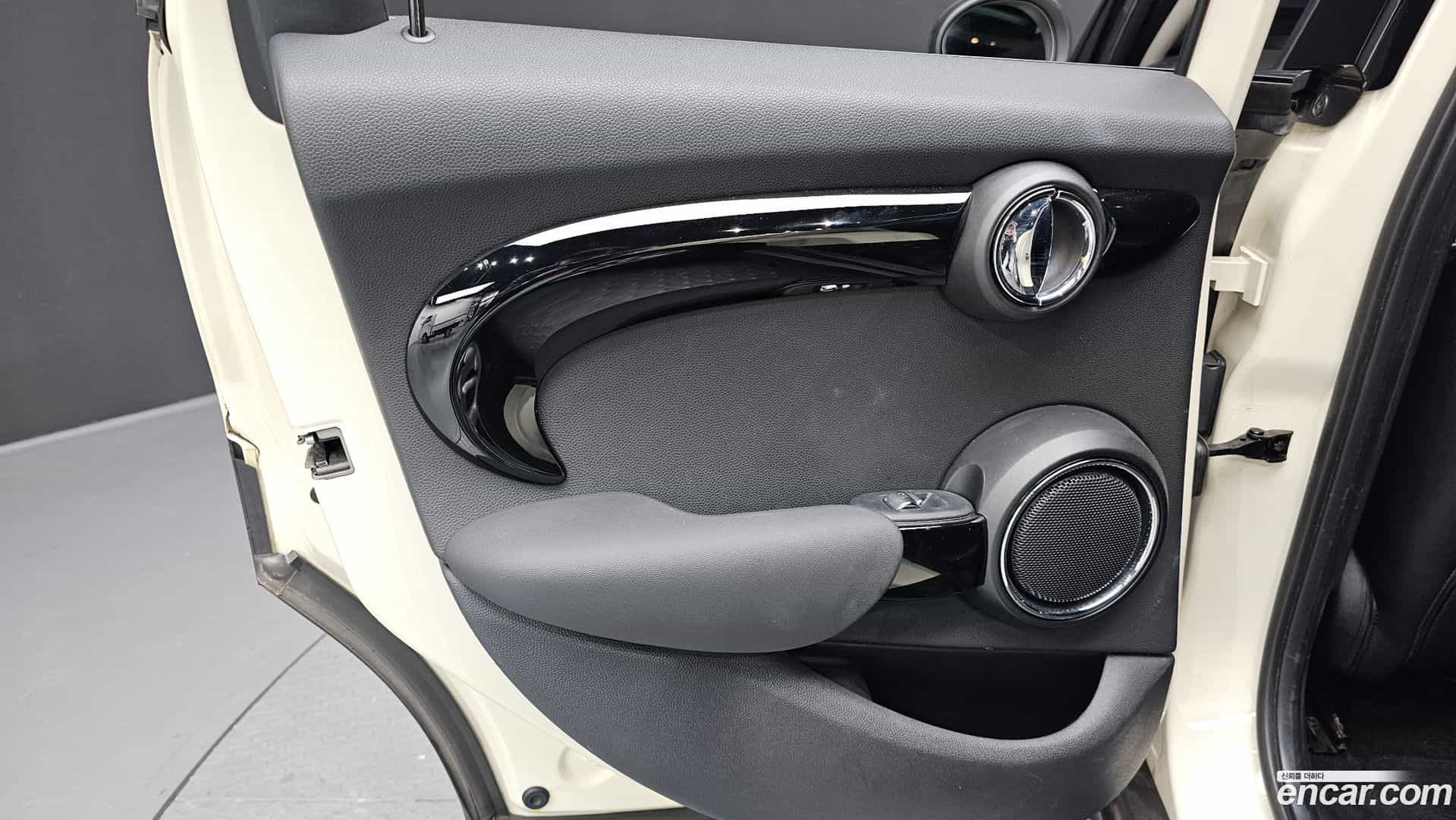 Cooper Mini 2020.1-INNER-035