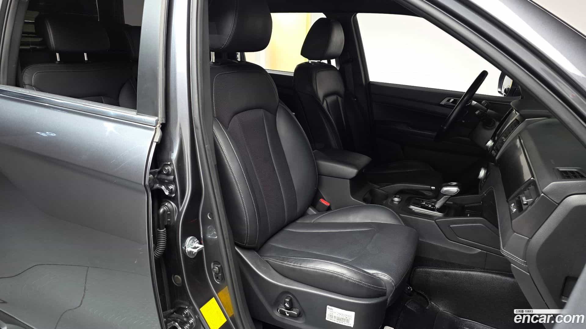 Rexton KG Mobility 2019.11-INNER-036