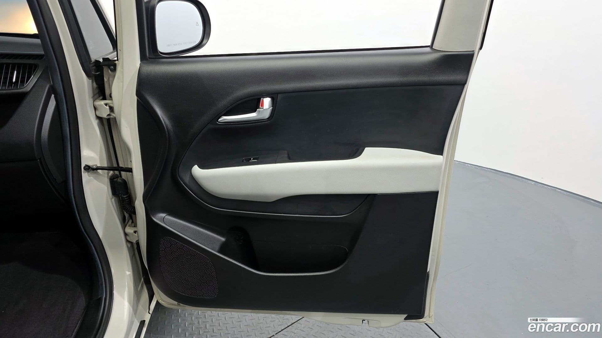 Main__Slider__Photo:RAY Kia 2023.2-24