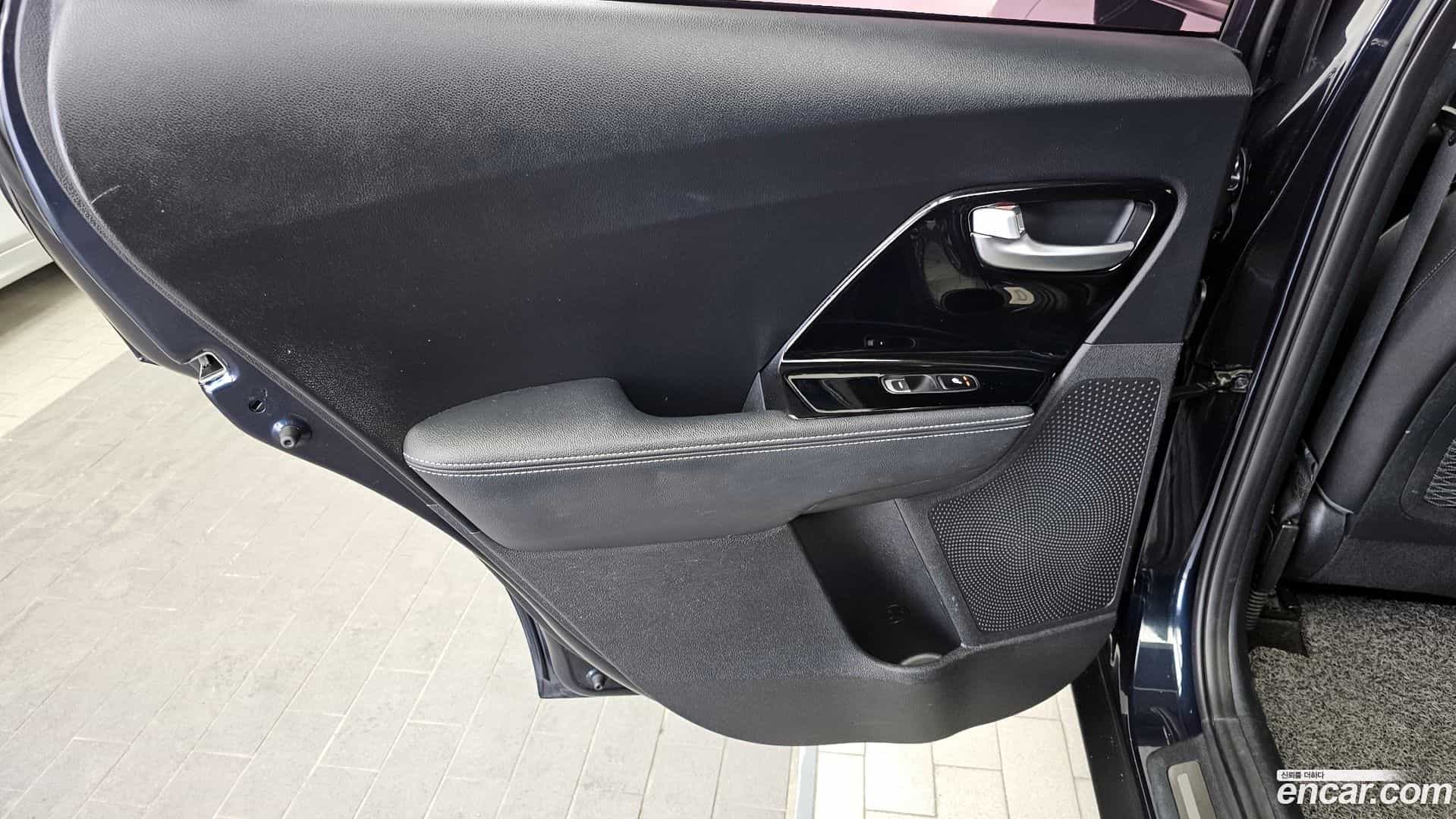 Niro Kia 2017.10-INNER-035