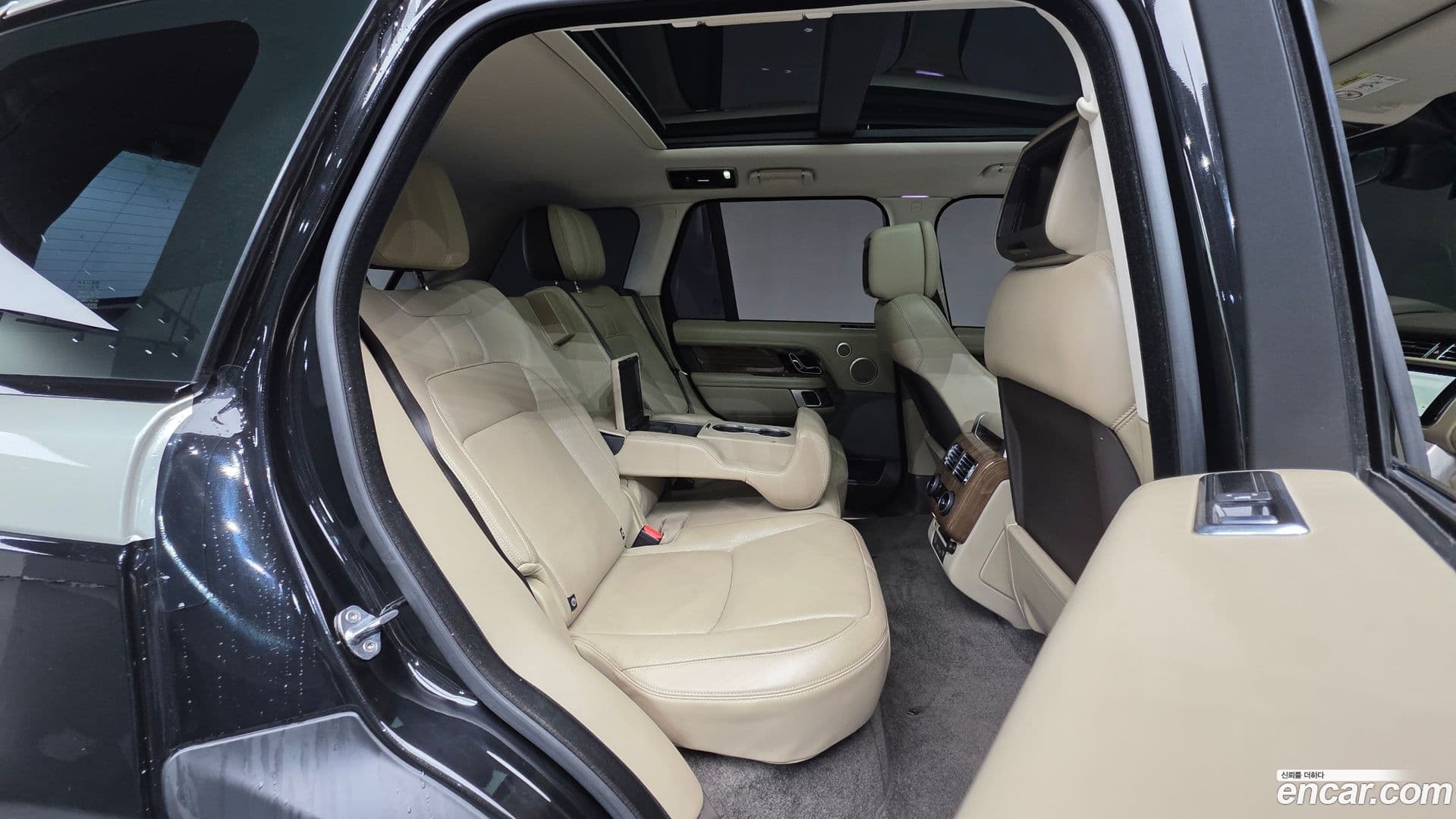 Main__Slider__Photo:Range Rover Land Rover 2018.3-18