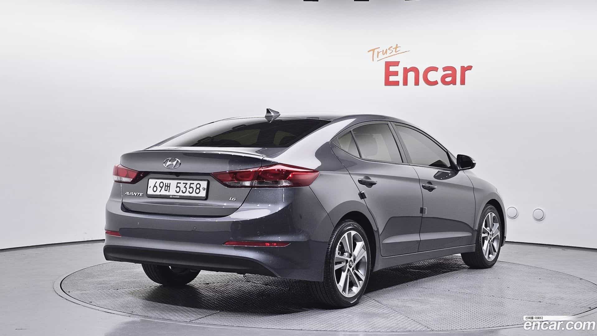 AVANTE Hyundai 2018.0-OUTER-002