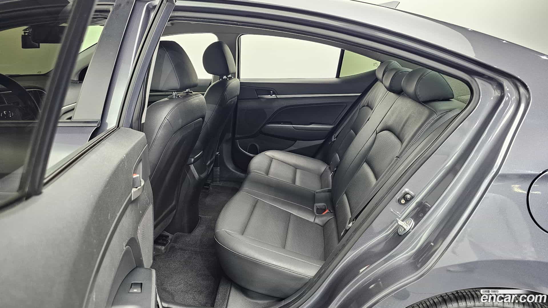 AVANTE Hyundai 2018.0-OPTION-015