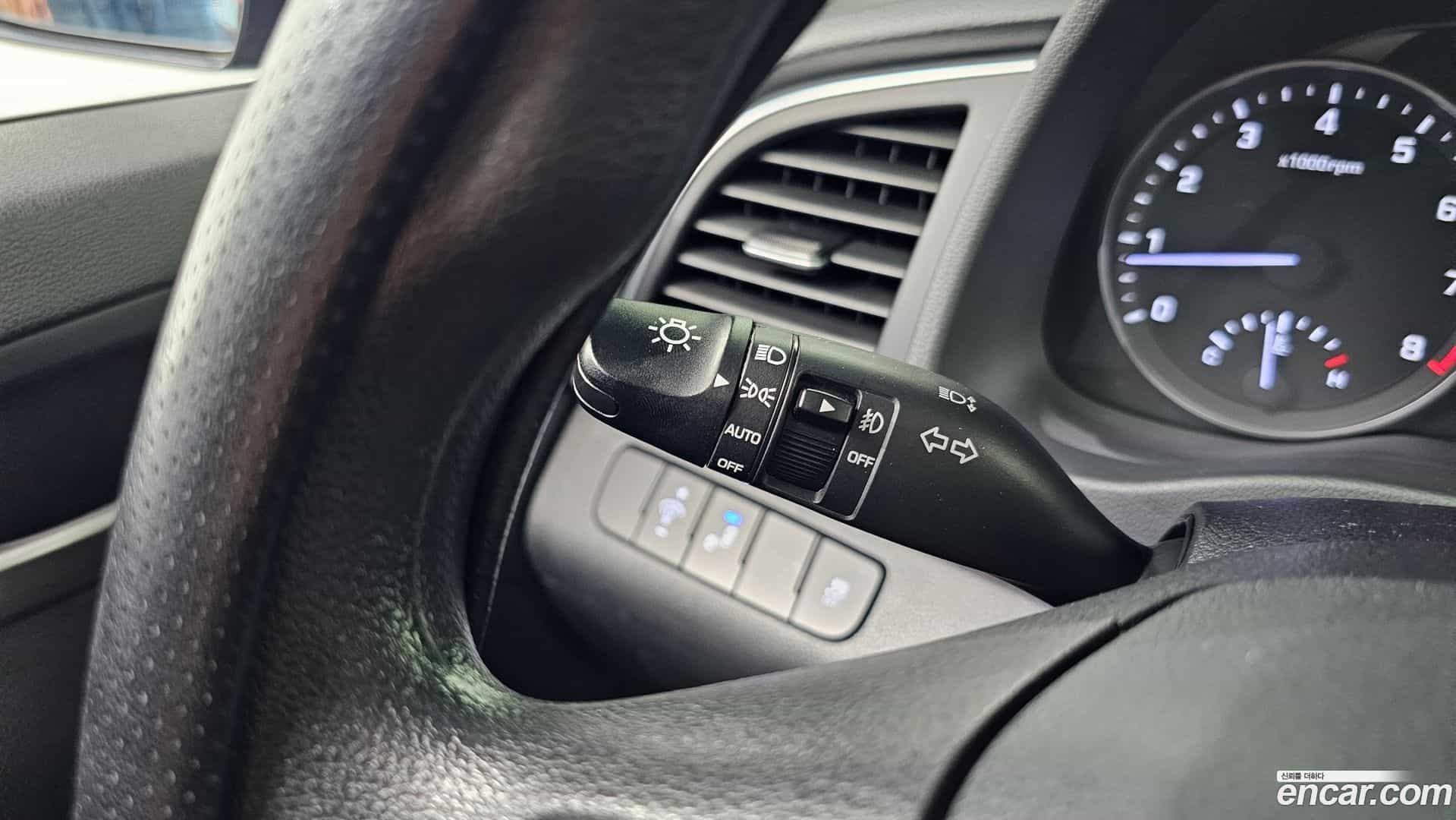 AVANTE Hyundai 2018.0-OPTION-021