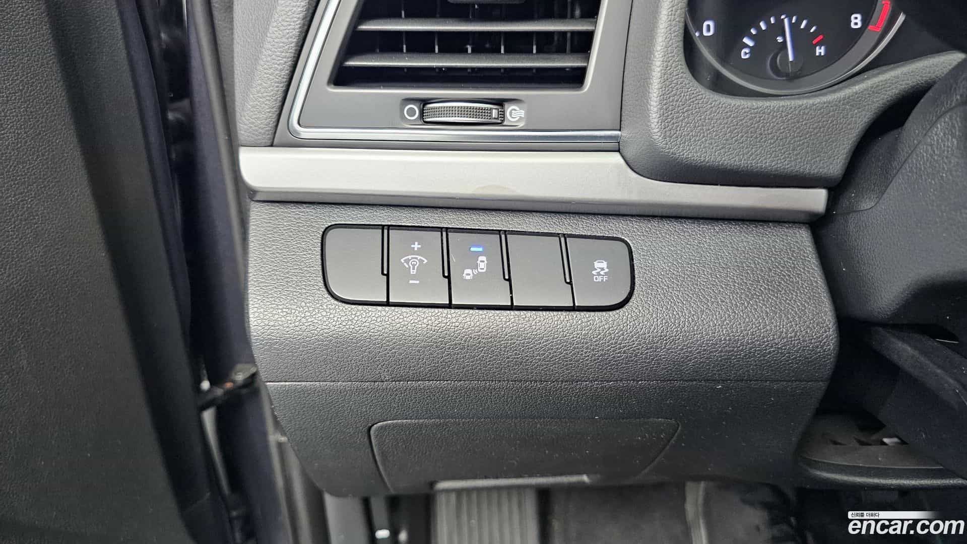 AVANTE Hyundai 2018.0-OPTION-023