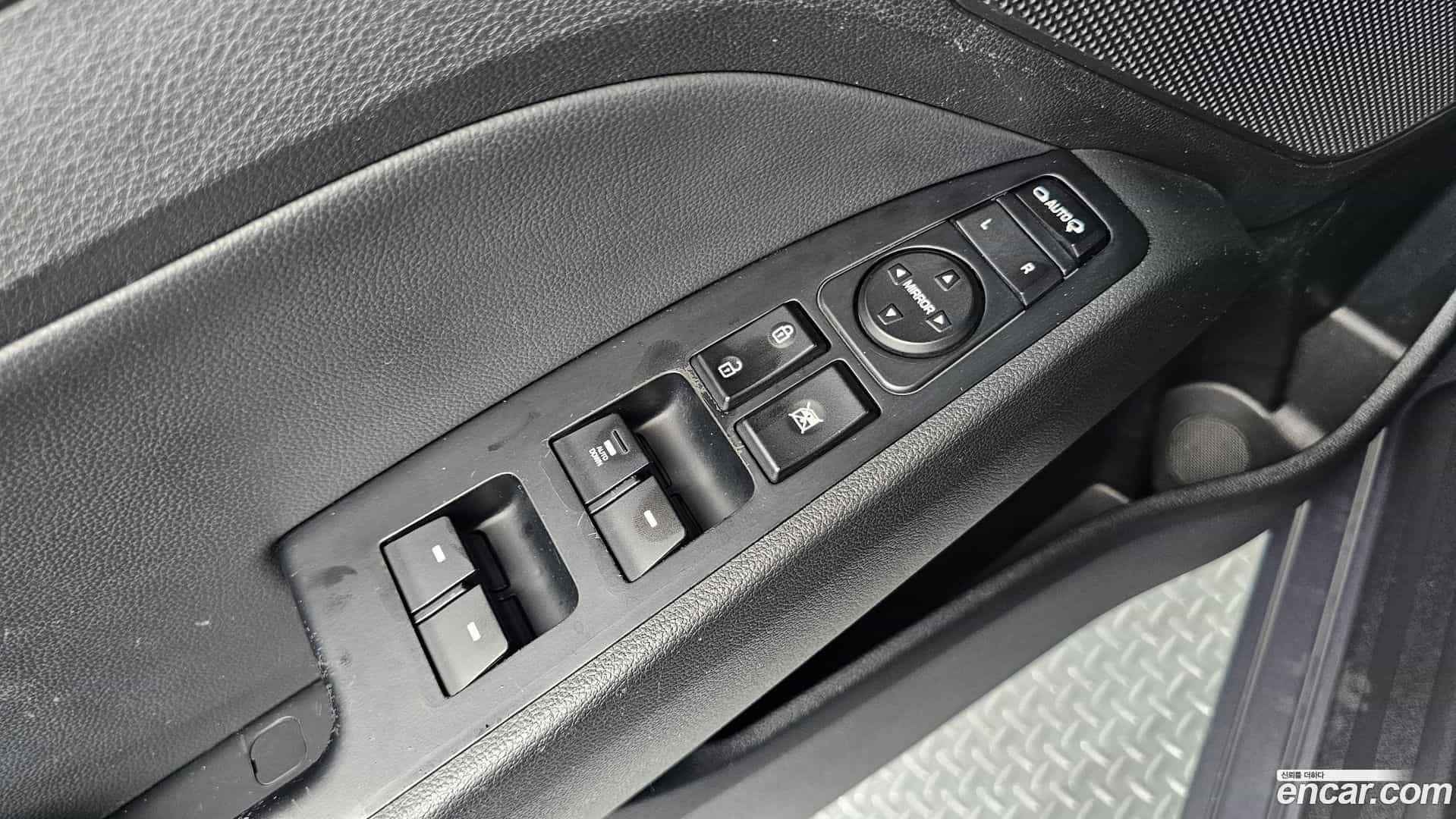 AVANTE Hyundai 2018.0-OPTION-024