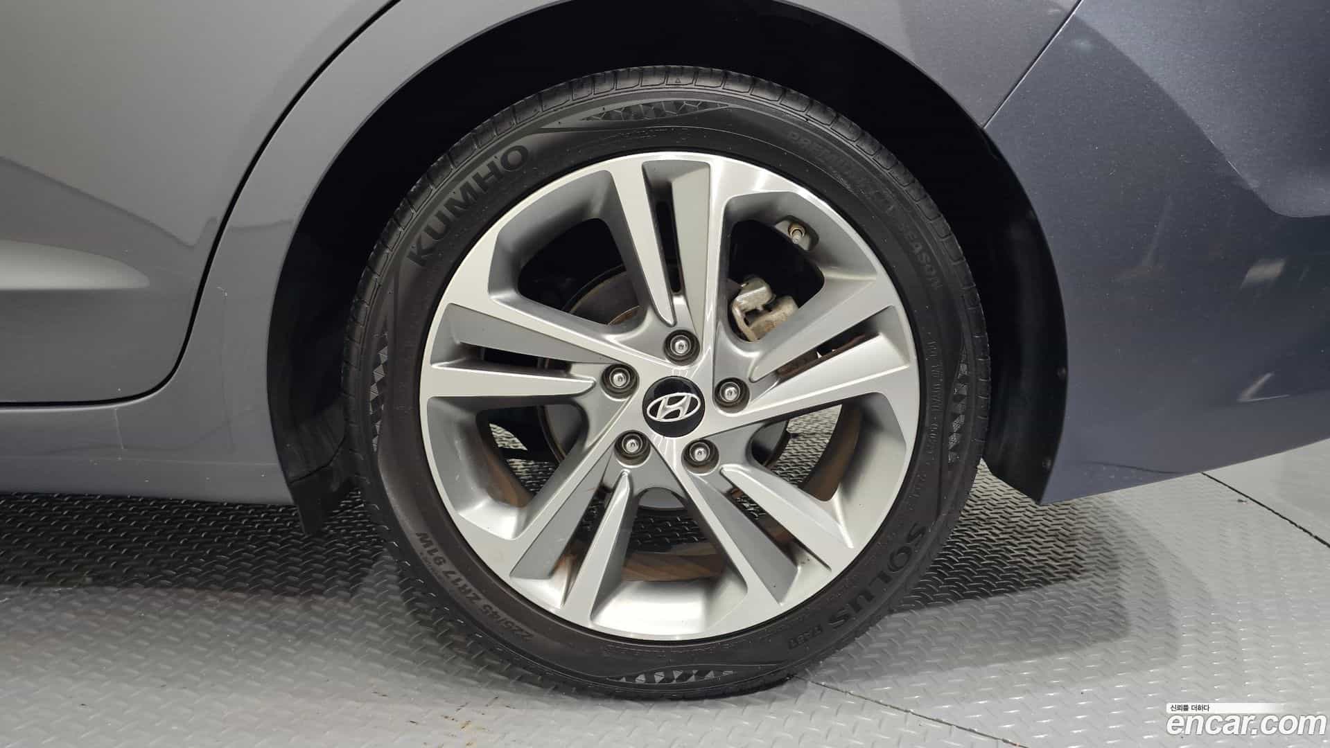AVANTE Hyundai 2018.0-OUTER-031