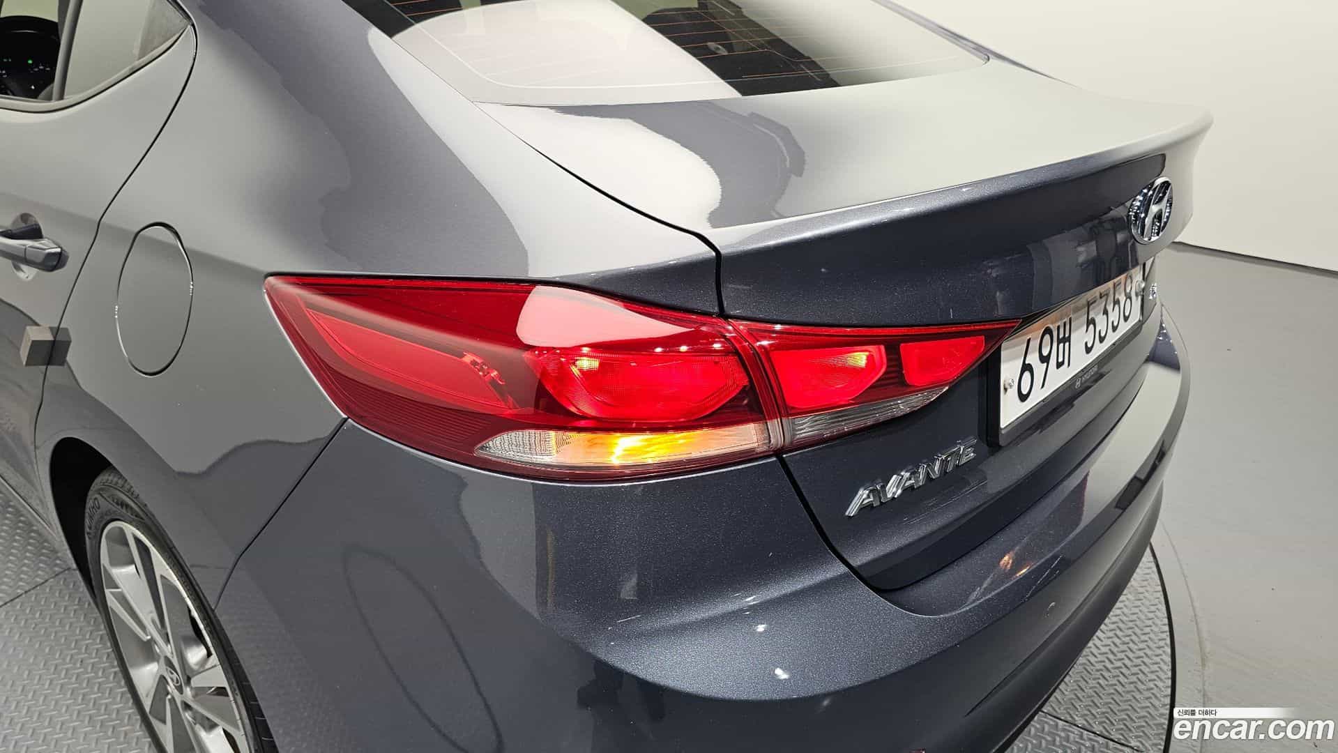 AVANTE Hyundai 2018.0-OUTER-033