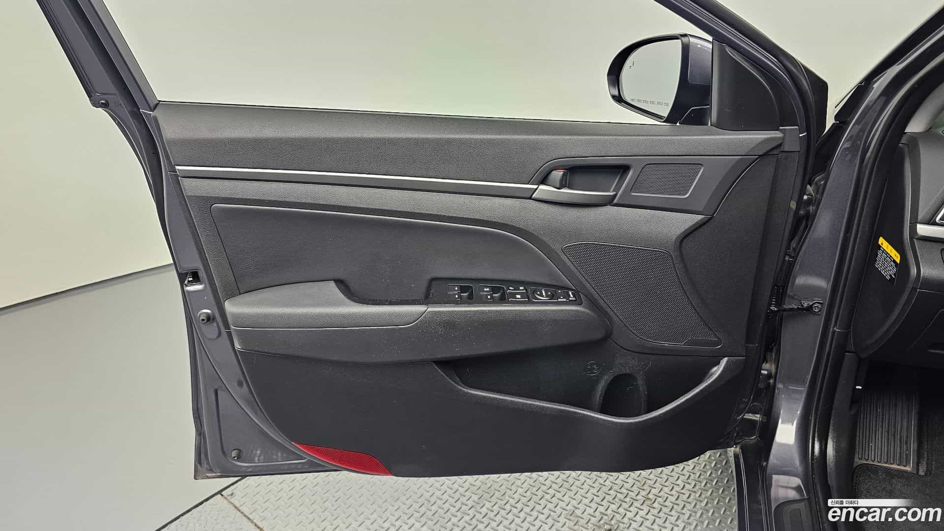 AVANTE Hyundai 2018.0-INNER-034