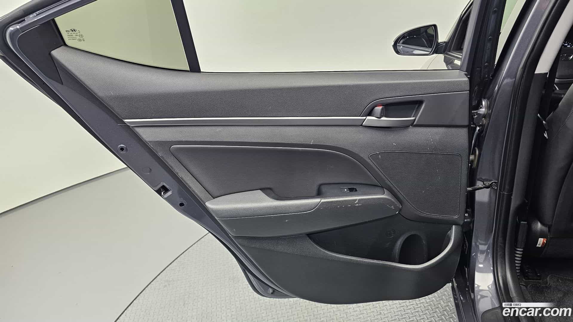 AVANTE Hyundai 2018.0-INNER-035