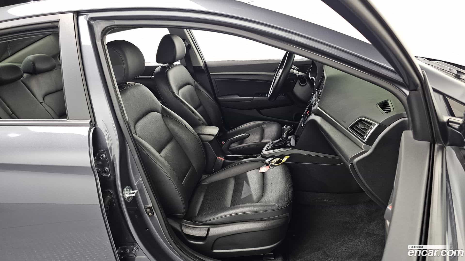 AVANTE Hyundai 2018.0-INNER-036