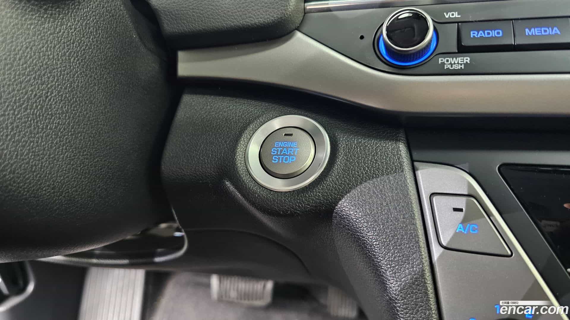 AVANTE Hyundai 2018.0-OPTION-043