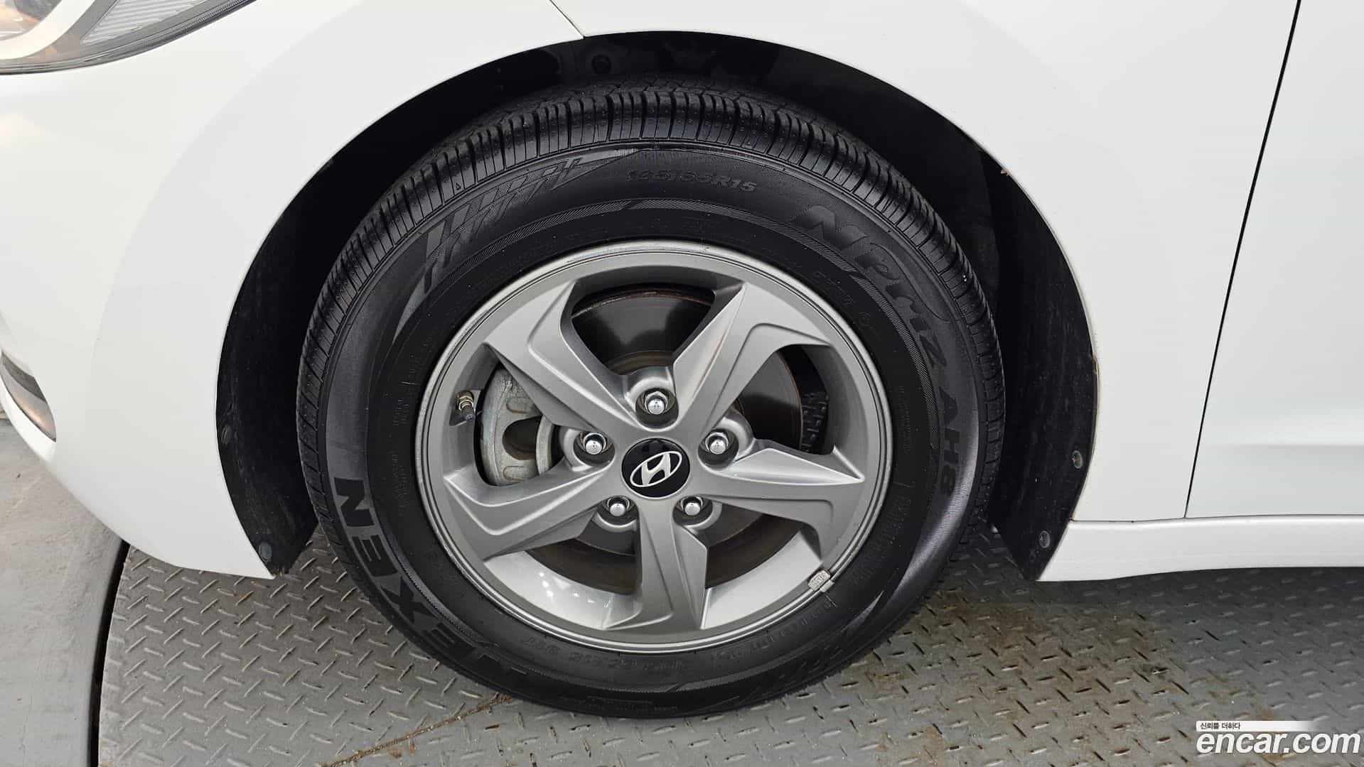 AVANTE Hyundai 2016.0-OUTER-005