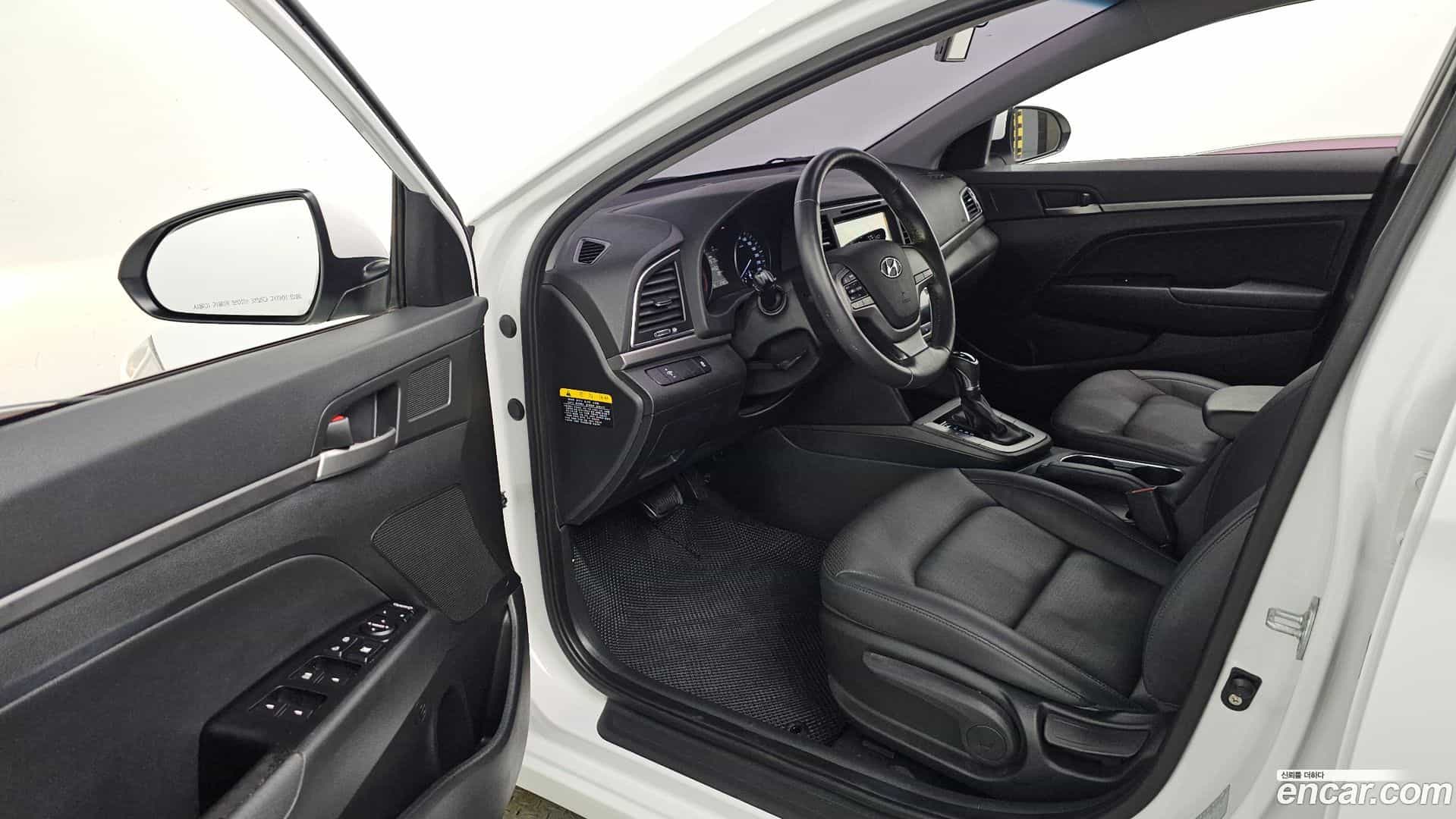 AVANTE Hyundai 2016.0-INNER-010